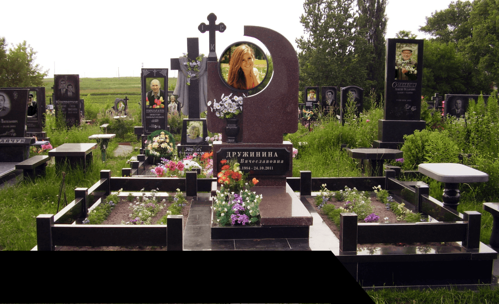 Как выбрать идеальный памятник на могилу для вашего близкого